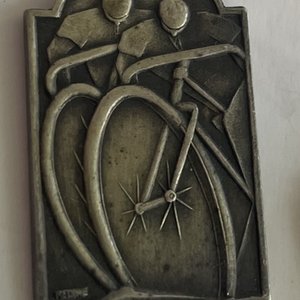 Lote de 2 Medallas Plateadas de Ciclistas Estilo Art Nouveau - imagen 3