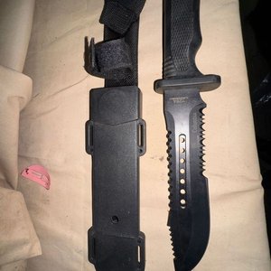 Cuchillo Táctico Columbia Negro con Funda - imagen 3