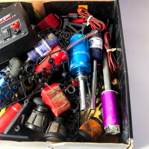 Lote de Cargadores de Batería y Repuestos para Electrónica - imagen 2