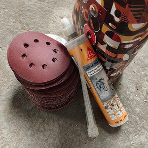 Conjunto de Rollos de Papel Envoltorio, Discos de Lija y Adhesivo Sika - imagen 2