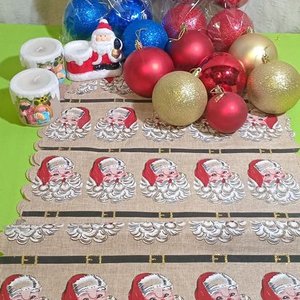 Globos Navideños, Velas Decorativas y Mantel Caminero con Santa Claus - imagen 1