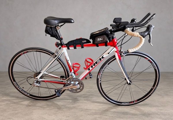 Bicicleta de Ruta Trek Rodado 28 con Acoples Aerobar y Accesorios