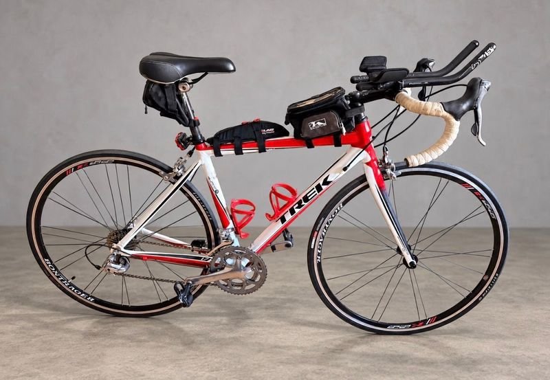 Bicicleta de Ruta Trek Rodado 28 con Acoples Aerobar y Accesorios