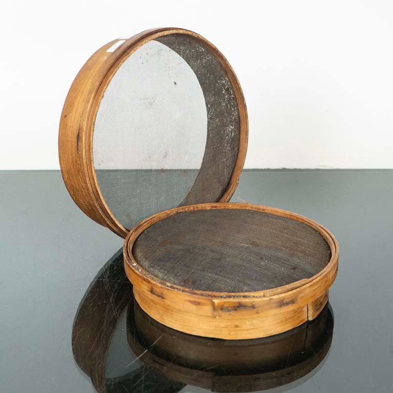 2 Cernidores Antiguos de Madera y Malla Metálica