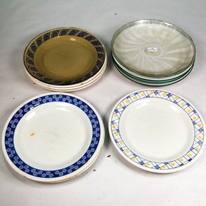 Lote de Platos de Vidrio y Porcelana con Diseños Variados - imagen 2