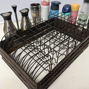 Escurridor de metal marrón con aceitera, vinagrera y 7 botellas/termos - imagen 2
