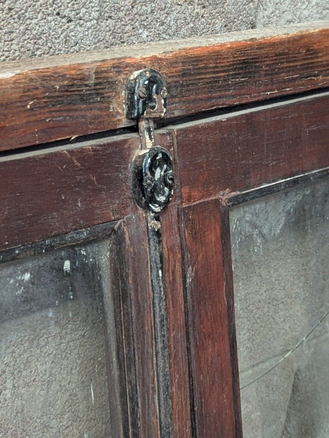 Ventana antigua con marco de cedro y pinotea - imagen 6