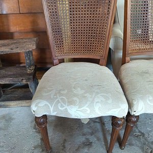 lote de 4 sillas estilo ingles , alguna puede estar un poco floja - imagen 2