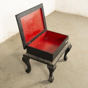 Banqueta Baúl Estilo Reina Ana Negro con Interior Rojo - imagen 3