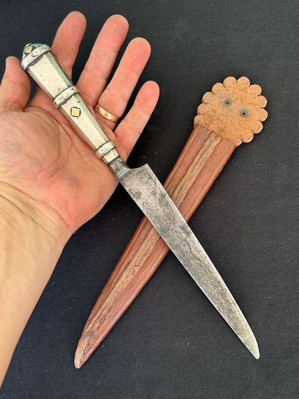 Cuchillo viejo artesanal de alta calidad con detalles únicos - imagen 8