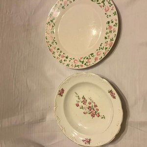 Lote de 4 Platos Vintage de Porcelana con Diseños Florales y Cuadros - imagen 5