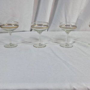 Lote siguiente: 4 Copas de Champagne Pompidou con Borde Dorado