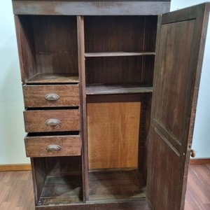 L 956 - Antiguo ropero modular de guardado en madera de buen porte, con 3 cajones y compartimento con puerta (Medidas 94x40x173cm) - imagen 2