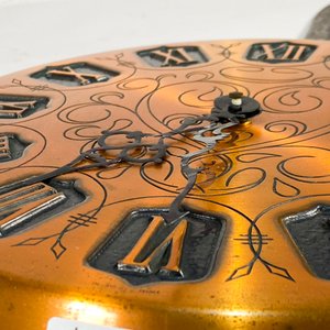 Reloj de Pared Tipo Sartén en Cobre con Números Romanos - imagen 3