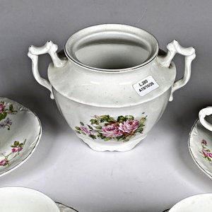 Juego de Loza Inglesa: Tazas de Té con Platillos y Azucarero Decorado con Rosas - imagen 3