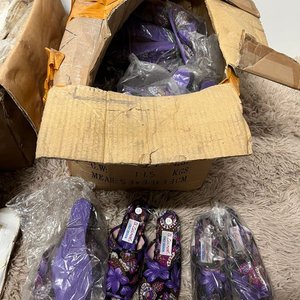 Lote de Más de 60 Pares de Calzado: Alpargatas Yute, Sandalias Violetas y Zapatillas - imagen 2