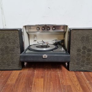 Lote anterior: Tocadiscos Estéreo General Electric Trimline Stereo 500 Vintage Maleta Portátil