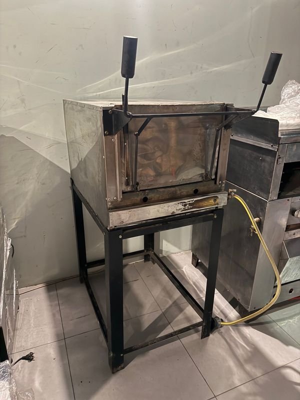 Horno pizzero a gas para 4 bandejas con Valvula especial de seguridad - imagen 3