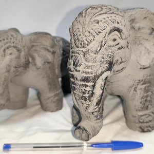 Lote siguiente: Set de 2 Elefantes Decorativos Macizos en Cemento