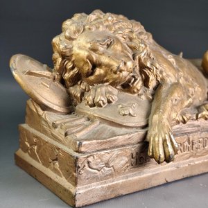 Figura León de Lucerna Bronceado Metal Buen Estado 9.5x23x13cm - imagen 4