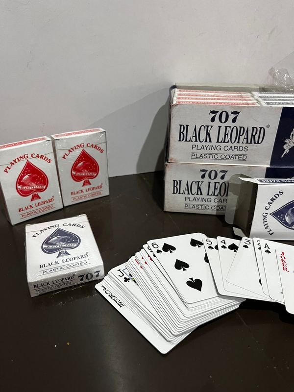 Paquetes de Naipes de 12 Mazos Cada Uno - imagen 3