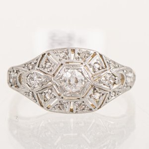 Lote anterior: Anillo de Oro 18k y Platino con Brillantes y Diamantes