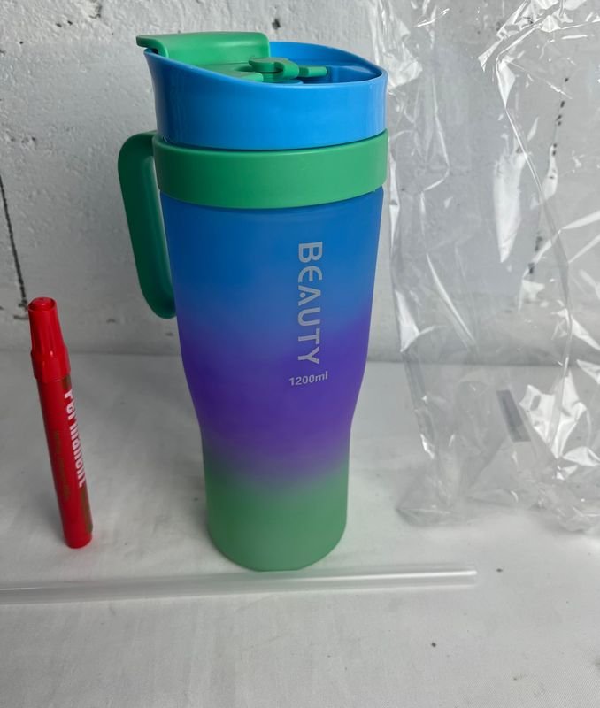 Vaso de Plástico con Tapa y Asa - imagen 3