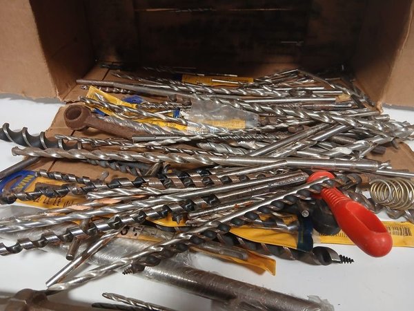 Caja con 100 Mechas Varias para Herramientas