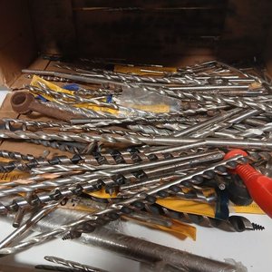 Lote siguiente: Caja con 100 Mechas Varias para Herramientas