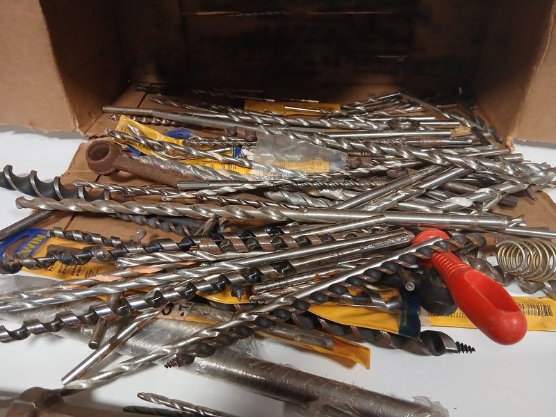 Caja con 100 Mechas Varias para Herramientas