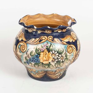 Lote siguiente: Macetero de Cerámica Azul y Beige con Flores y Cascaduras