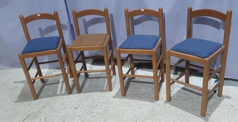 4 Sillas de Madera Tapizadas (3 Azul, 1 Beige)