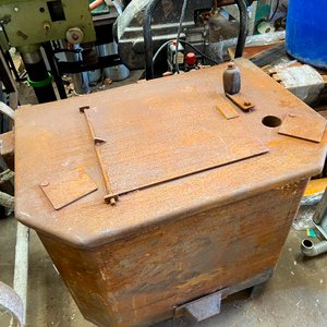 Estufa de chapa antigua con tapa y detalles - imagen 3