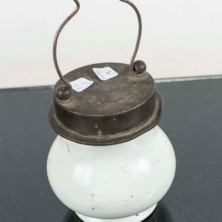 Porcelana blanca y peltre antiguo (vase, stand, jar) - imagen 2