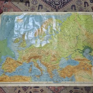 Lote siguiente: Gran Mapa Físico de Europa Peuser Antiguo