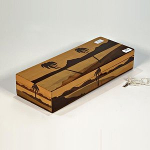 Lote siguiente: Caja de Madera con Tapa Abatible y Decoración de Playa de Río de Janeiro
