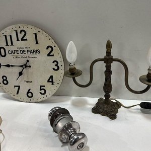 Lote de 2 Veladores, Reloj "Café de Paris" y Picaporte - imagen 2