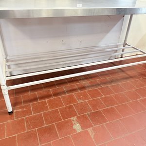 Mesada de Acero Inoxidable con Estructura y Estante Inferior - imagen 4