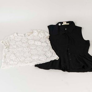 Lote anterior: Par de Blusas sin Mangas: Beat Negra Talle S y Urban H. Broderie Talle S