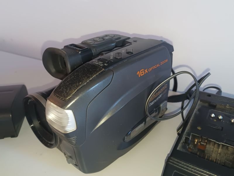 Filmadora Panasonic Palmcorder PV-A307 - imagen 3