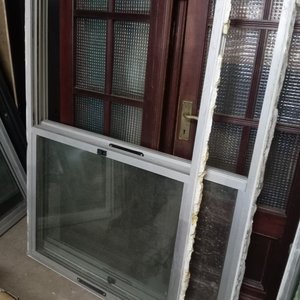Dos Ventanas Corredizas de Aluminio y Vidrio con Marco de Hierro - imagen 3