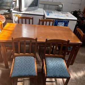 Juego de Comedor de Madera: Mesa y 6 Sillas Tapizadas - imagen 2