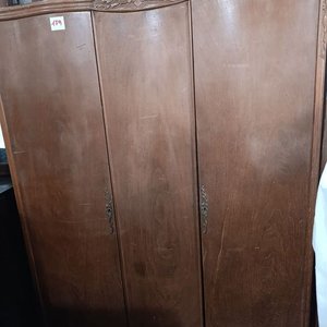 Lote anterior: Antiguo Roperito Francés de Dos Puertas