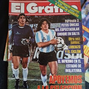 Lote de 5 Revistas "El Gráfico" - Especial Diego Armando Maradona - imagen 4