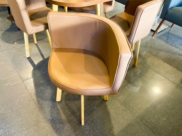 Lote de Muebles y Luminaria de Remate