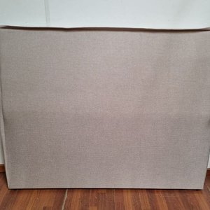 Lote anterior: Respaldo de Cama Tapizado Beige 160x7x130 cm con Rotura Posterior