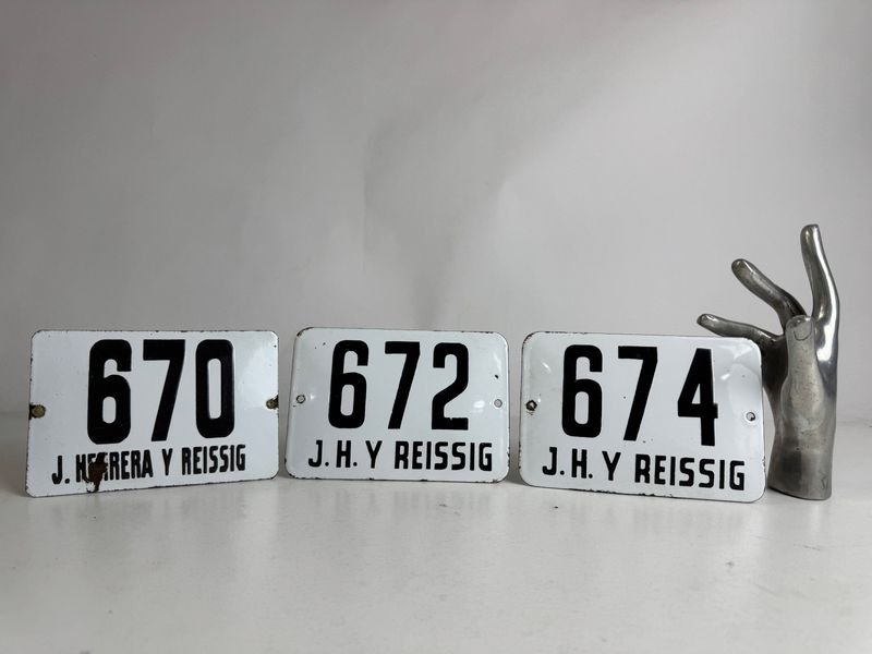 3 Chapas Esmaltadas con Dirección de Garajes - imagen 1