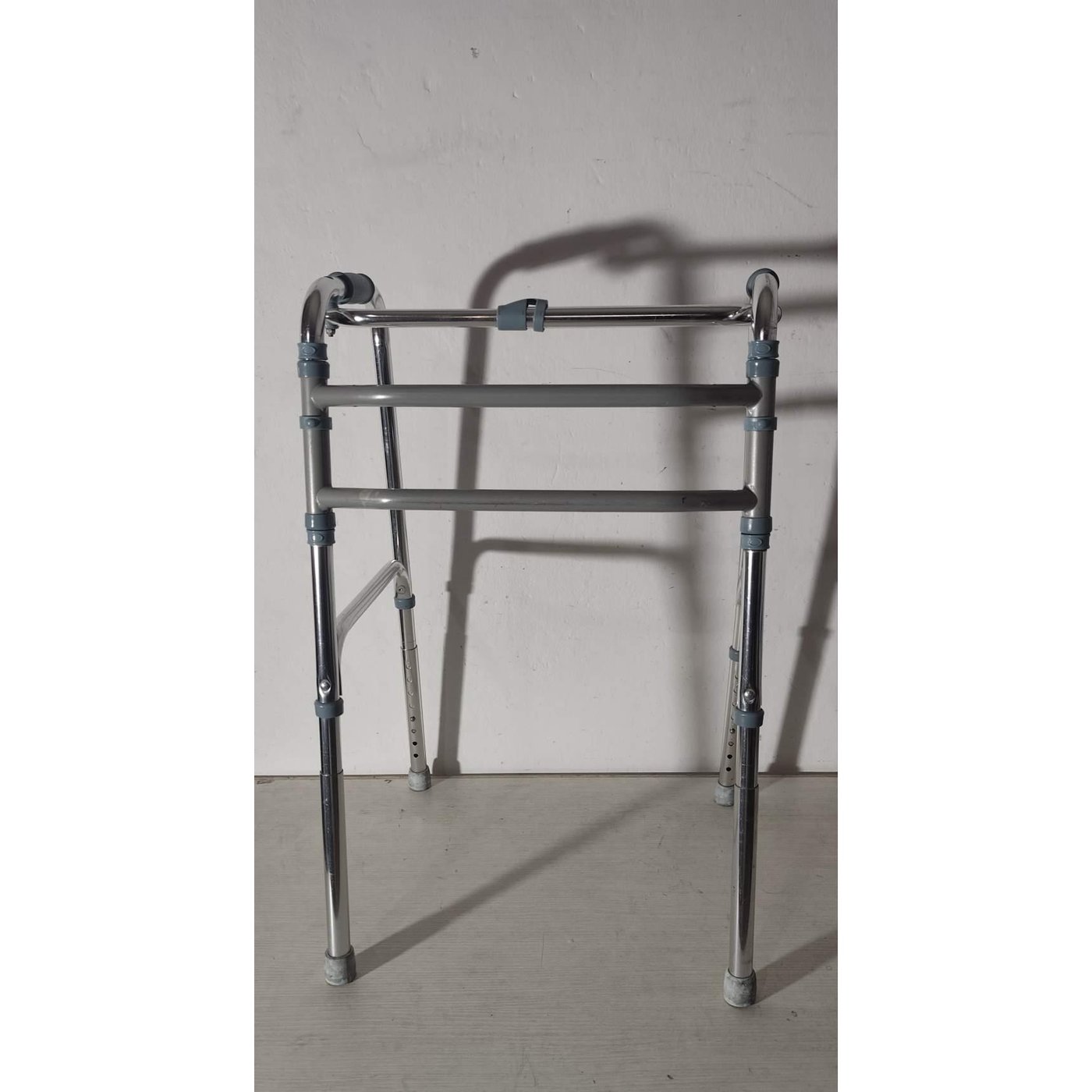 Andador Plegable de Aluminio para Movilidad