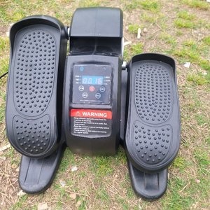 Bicicleta Elíptica Portátil Negra con Pantalla Digital y Pedales Antideslizantes - imagen 3