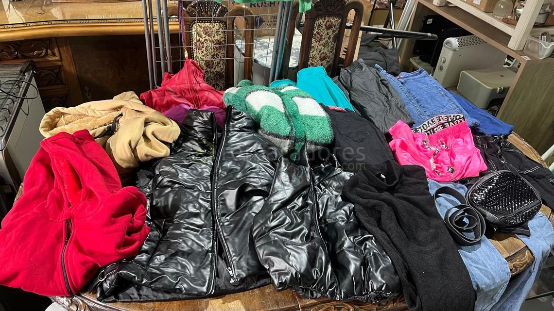 Ropa Variada: Camperas, Buzos y Pantalones
